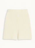 Comfortable mid-length shorts with a loose fit and flexible elastic waistband, featuring a straight hem.