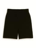 Comfortable mid-length shorts with a loose fit and flexible elastic waistband, featuring a straight hem.